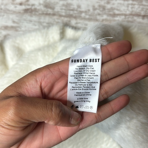 Aritzia Sunday Best Kitten Sweater Size Small - Picture 6 of 8